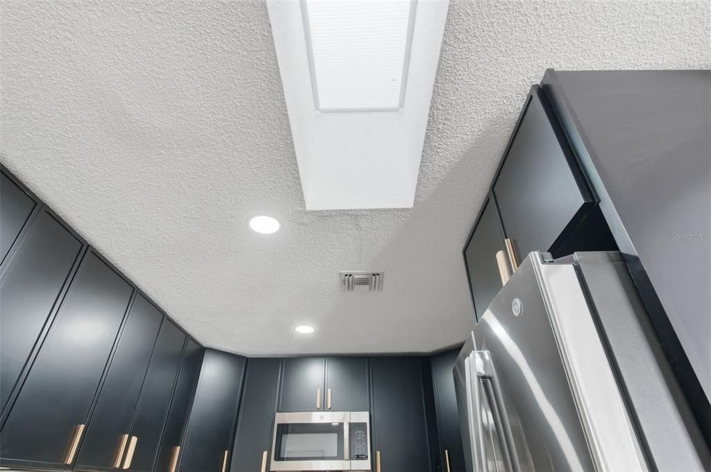 待售: $624,000 (4 贝兹, 2 浴室, 2040 平方英尺)