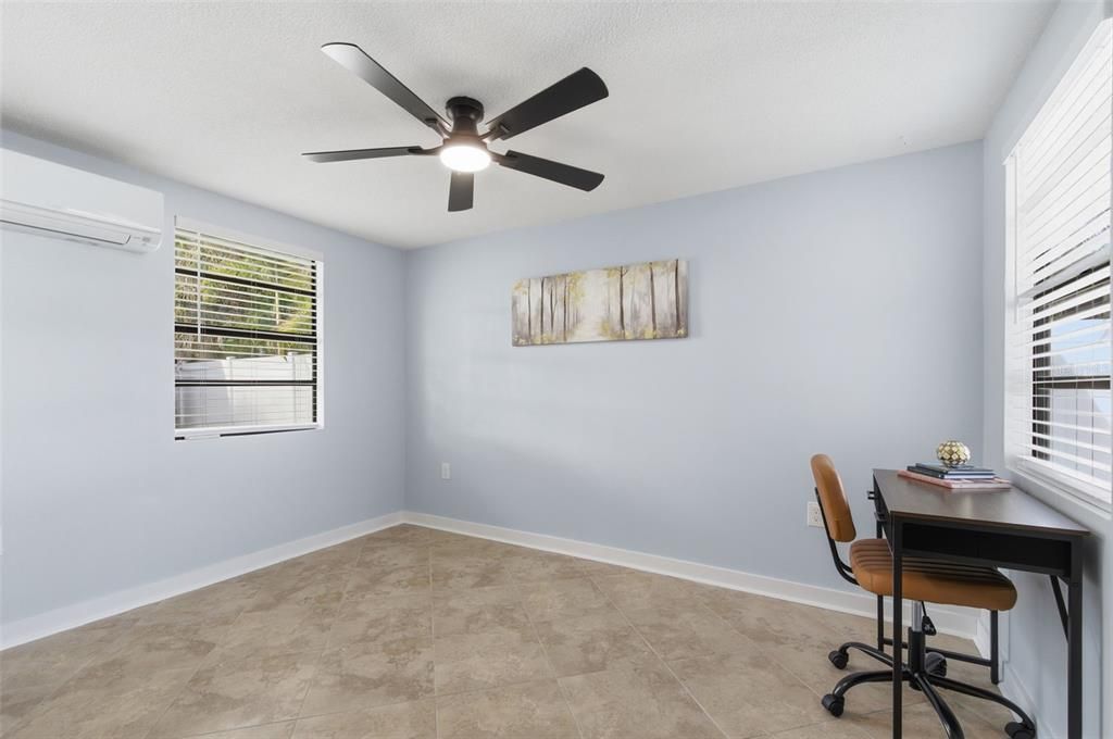 待售: $624,000 (4 贝兹, 2 浴室, 2040 平方英尺)