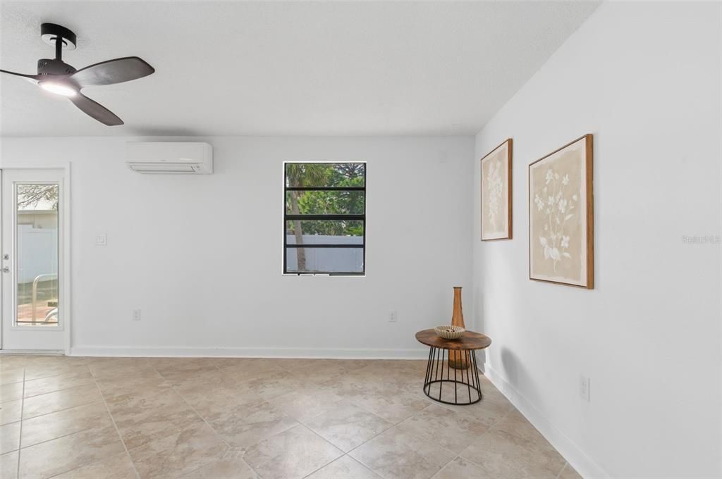 待售: $624,000 (4 贝兹, 2 浴室, 2040 平方英尺)