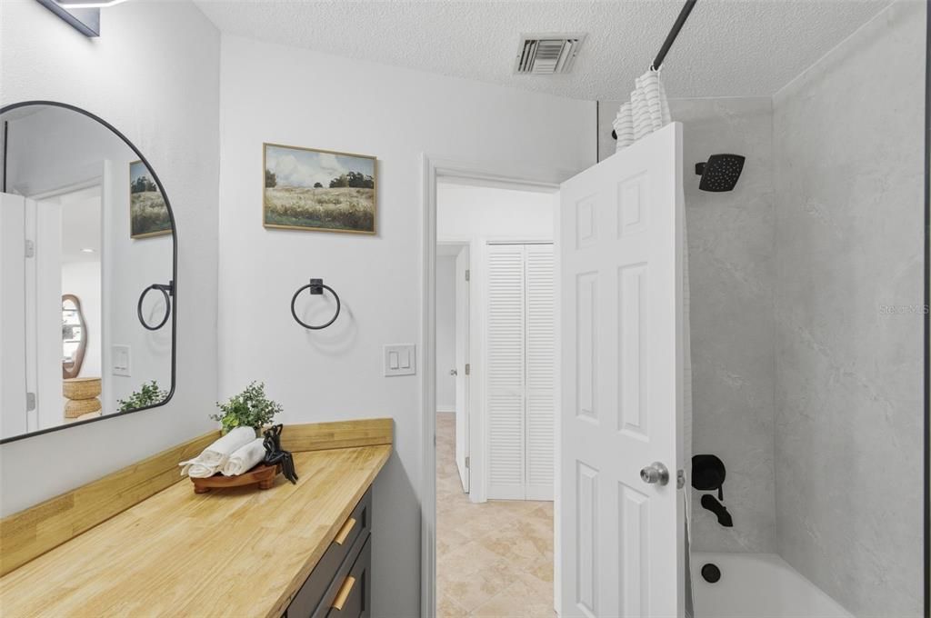 待售: $624,000 (4 贝兹, 2 浴室, 2040 平方英尺)