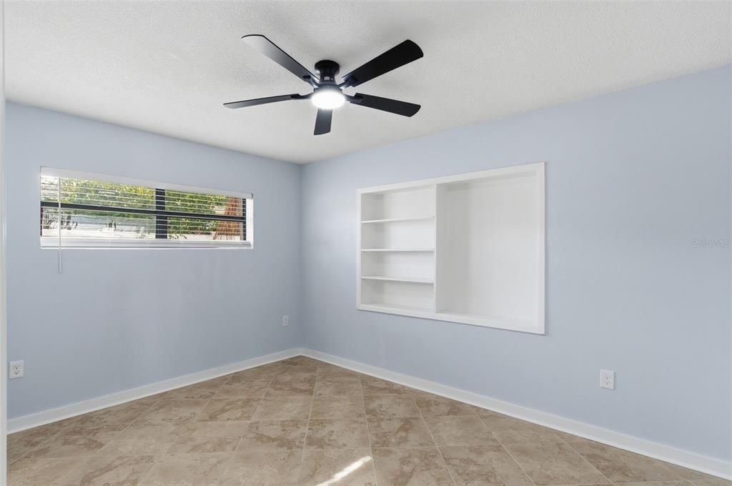 待售: $624,000 (4 贝兹, 2 浴室, 2040 平方英尺)