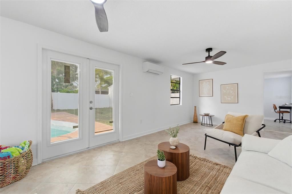 待售: $624,000 (4 贝兹, 2 浴室, 2040 平方英尺)