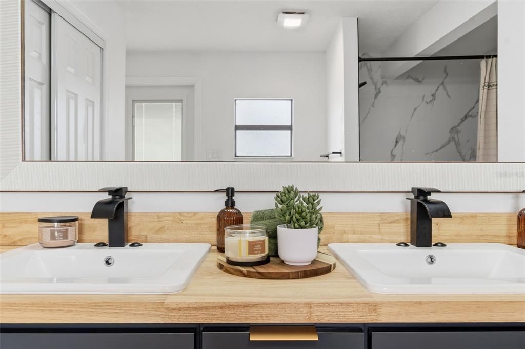 待售: $624,000 (4 贝兹, 2 浴室, 2040 平方英尺)