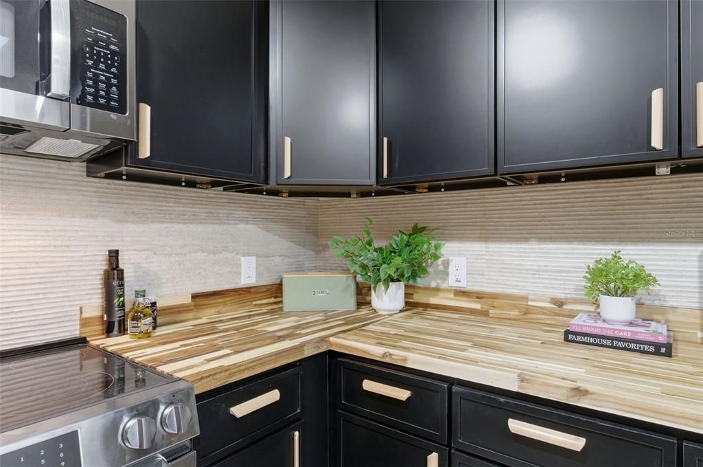 待售: $624,000 (4 贝兹, 2 浴室, 2040 平方英尺)