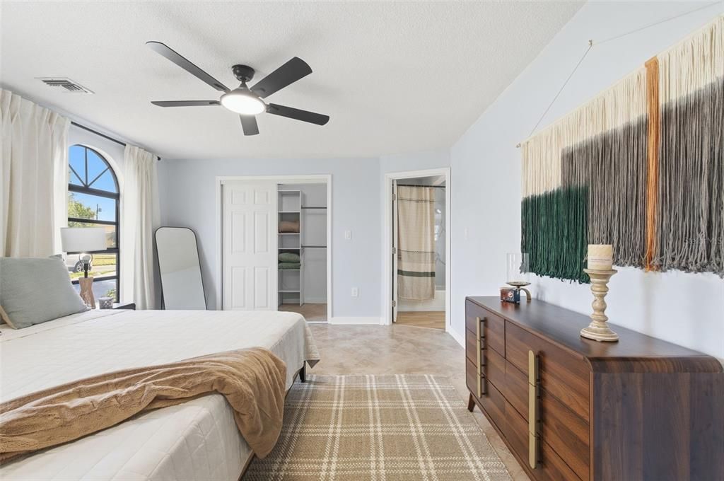 待售: $624,000 (4 贝兹, 2 浴室, 2040 平方英尺)