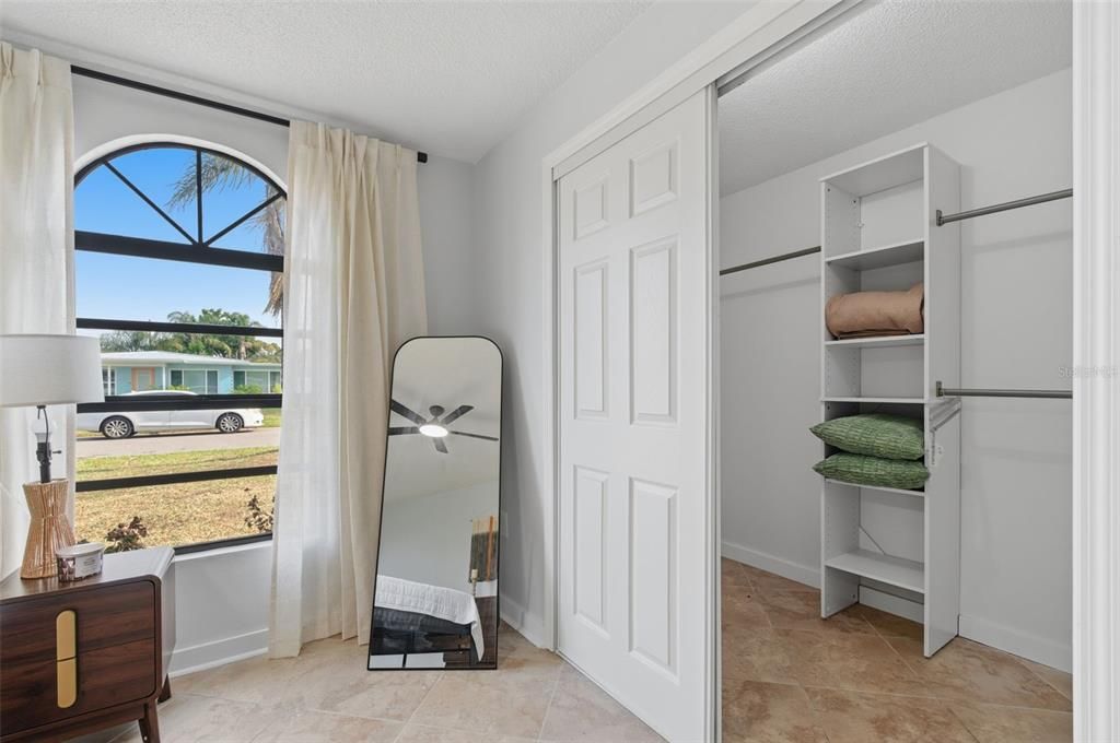 待售: $624,000 (4 贝兹, 2 浴室, 2040 平方英尺)