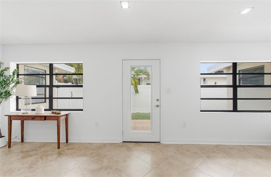 待售: $624,000 (4 贝兹, 2 浴室, 2040 平方英尺)