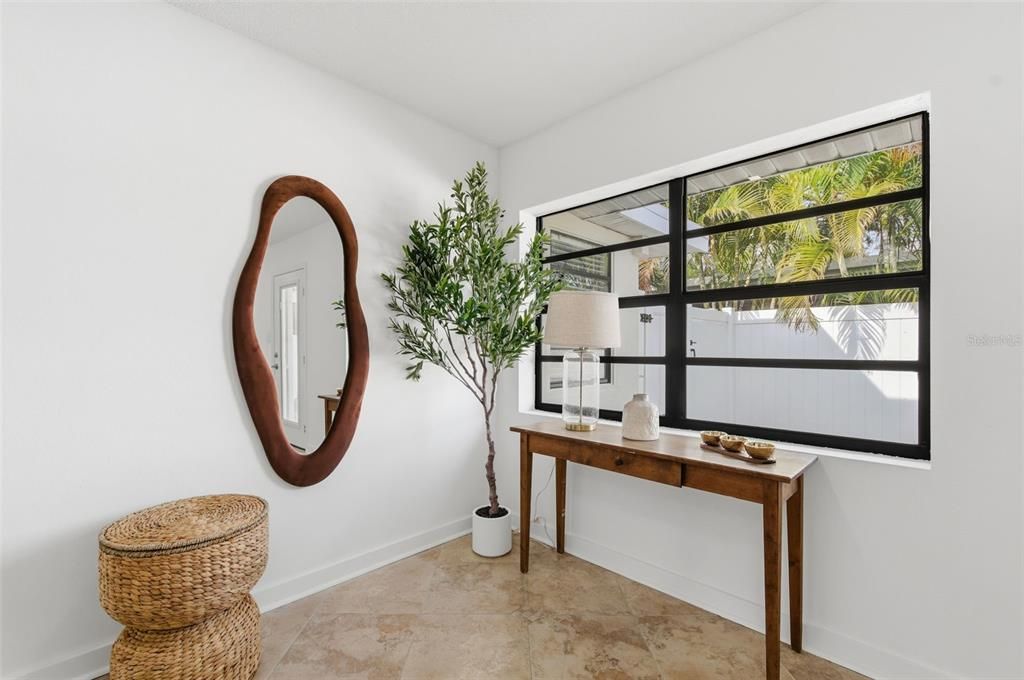 待售: $624,000 (4 贝兹, 2 浴室, 2040 平方英尺)