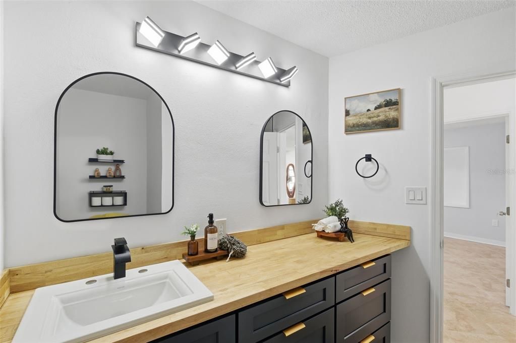 待售: $624,000 (4 贝兹, 2 浴室, 2040 平方英尺)