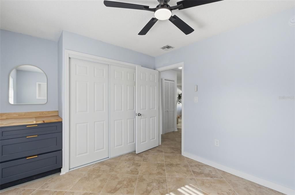 待售: $624,000 (4 贝兹, 2 浴室, 2040 平方英尺)