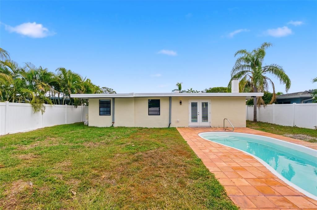 待售: $624,000 (4 贝兹, 2 浴室, 2040 平方英尺)