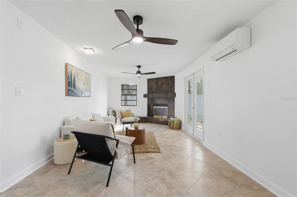 待售: $624,000 (4 贝兹, 2 浴室, 2040 平方英尺)