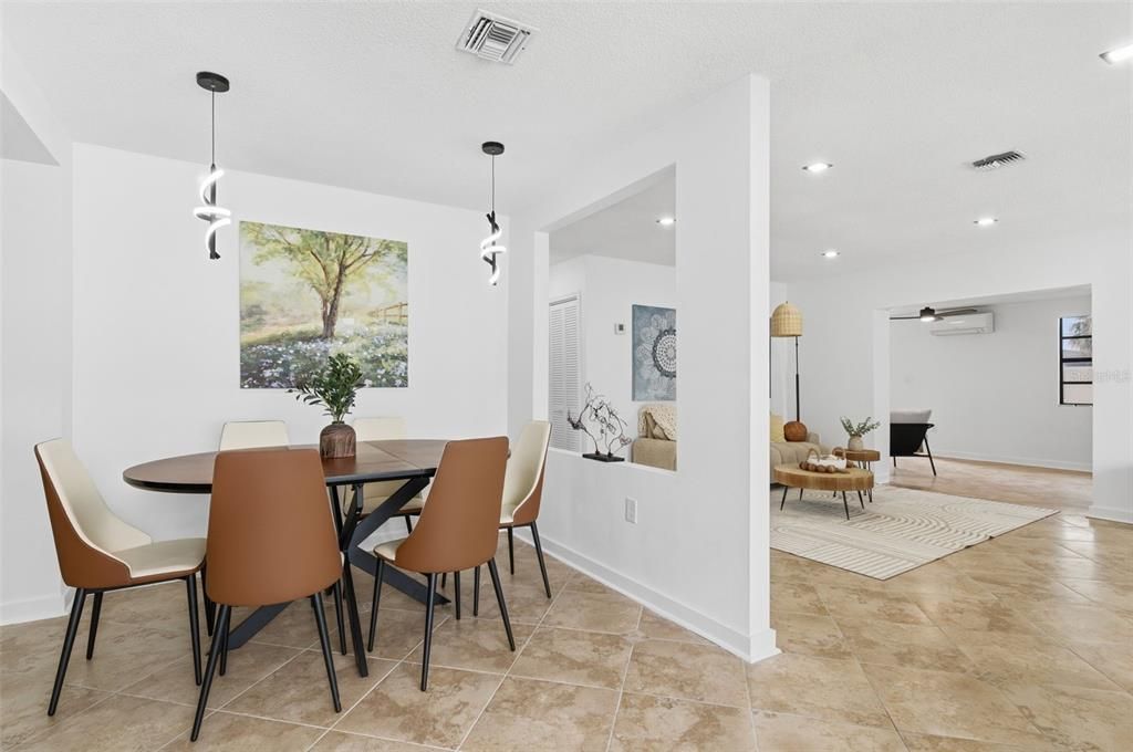 待售: $624,000 (4 贝兹, 2 浴室, 2040 平方英尺)