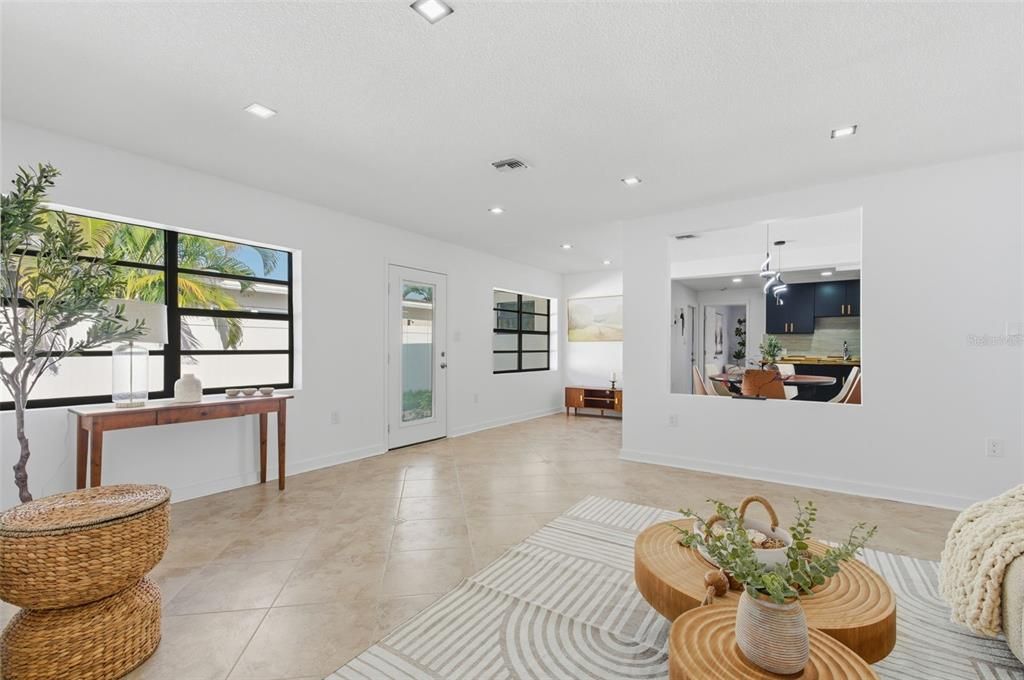 待售: $624,000 (4 贝兹, 2 浴室, 2040 平方英尺)