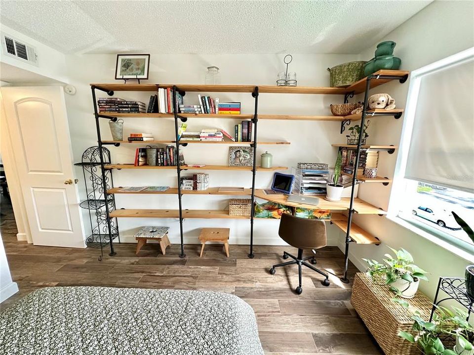 For Sale: $195,000 (2 beds, 2 baths, 900 Square Feet)