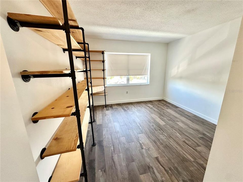 For Sale: $195,000 (2 beds, 2 baths, 900 Square Feet)