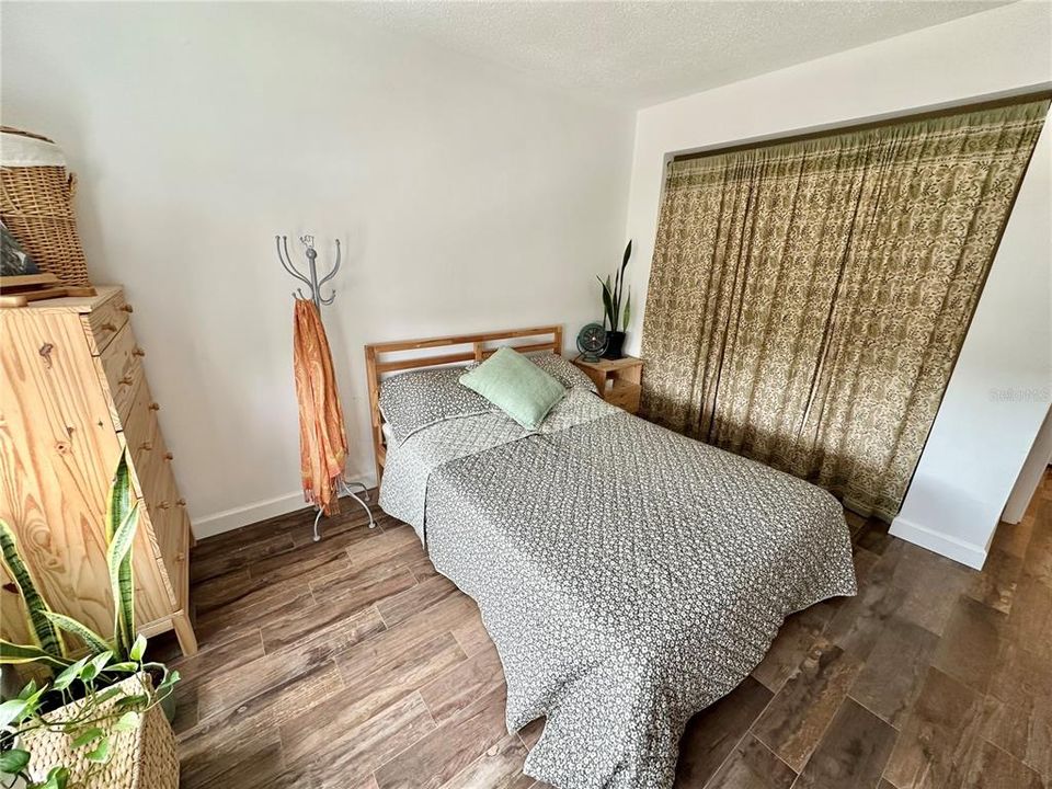 For Sale: $195,000 (2 beds, 2 baths, 900 Square Feet)