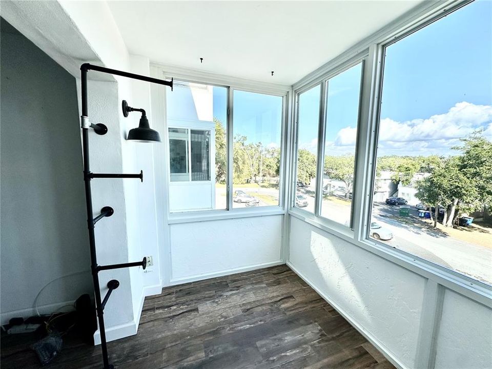 For Sale: $195,000 (2 beds, 2 baths, 900 Square Feet)