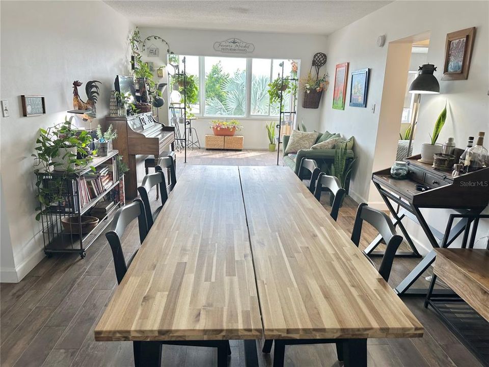 For Sale: $195,000 (2 beds, 2 baths, 900 Square Feet)