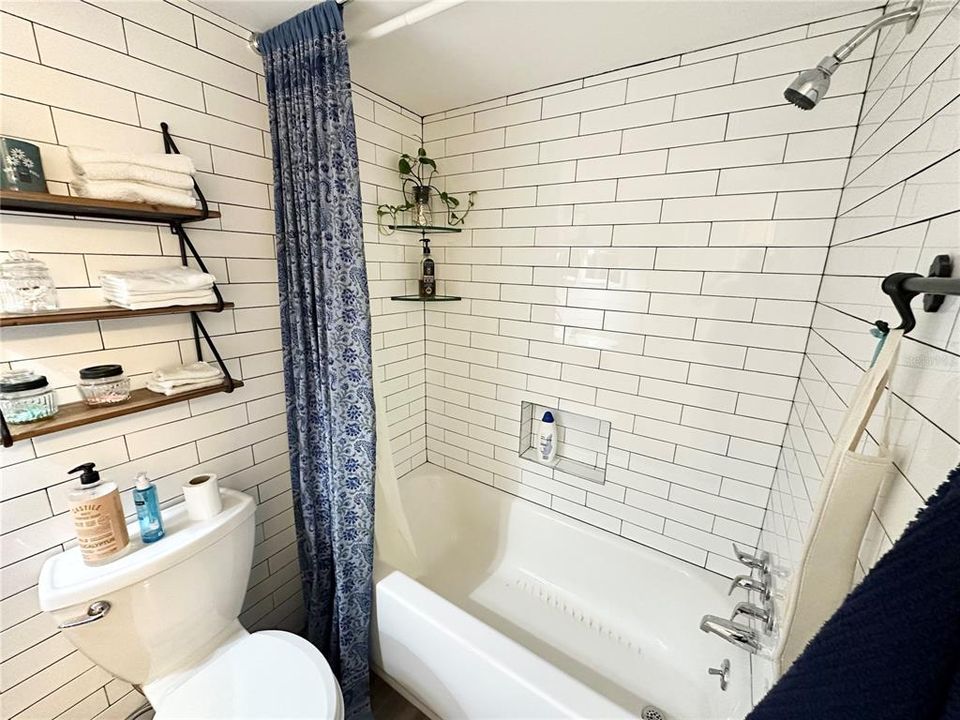 For Sale: $195,000 (2 beds, 2 baths, 900 Square Feet)