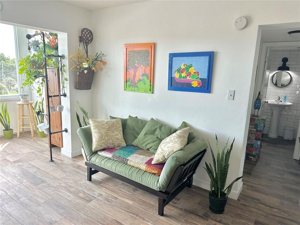 For Sale: $195,000 (2 beds, 2 baths, 900 Square Feet)