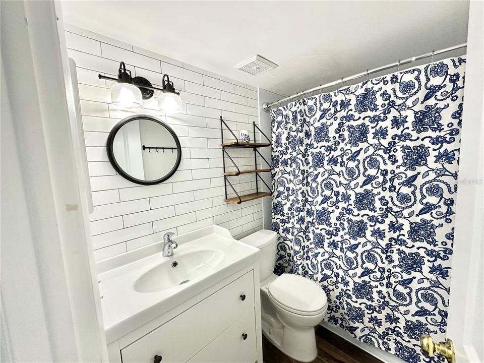 For Sale: $195,000 (2 beds, 2 baths, 900 Square Feet)