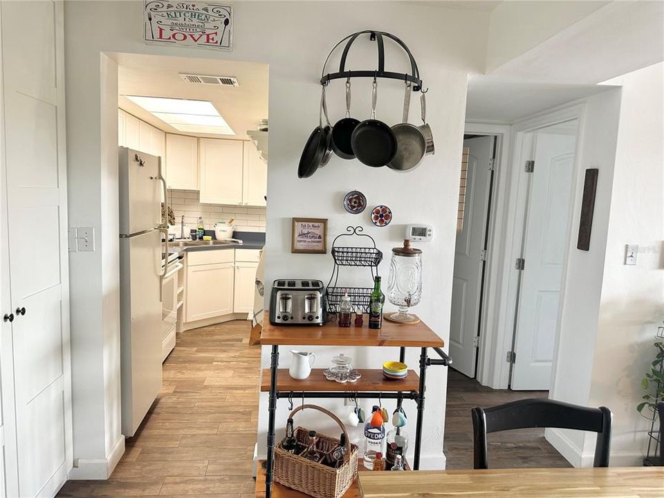 For Sale: $195,000 (2 beds, 2 baths, 900 Square Feet)