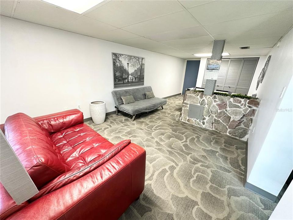 For Sale: $195,000 (2 beds, 2 baths, 900 Square Feet)