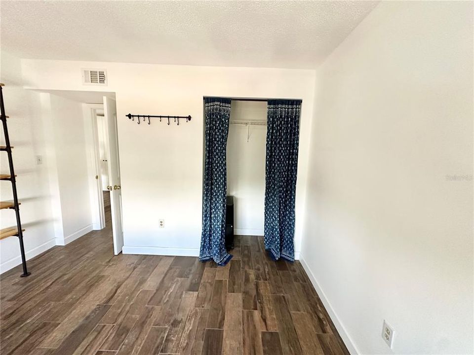 For Sale: $195,000 (2 beds, 2 baths, 900 Square Feet)