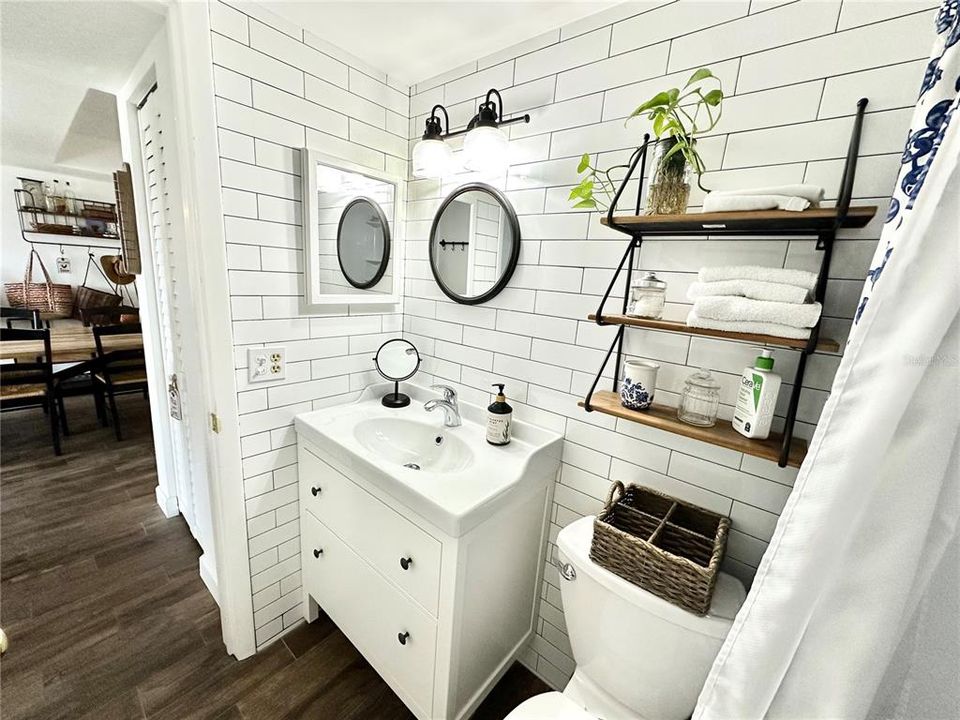 For Sale: $195,000 (2 beds, 2 baths, 900 Square Feet)