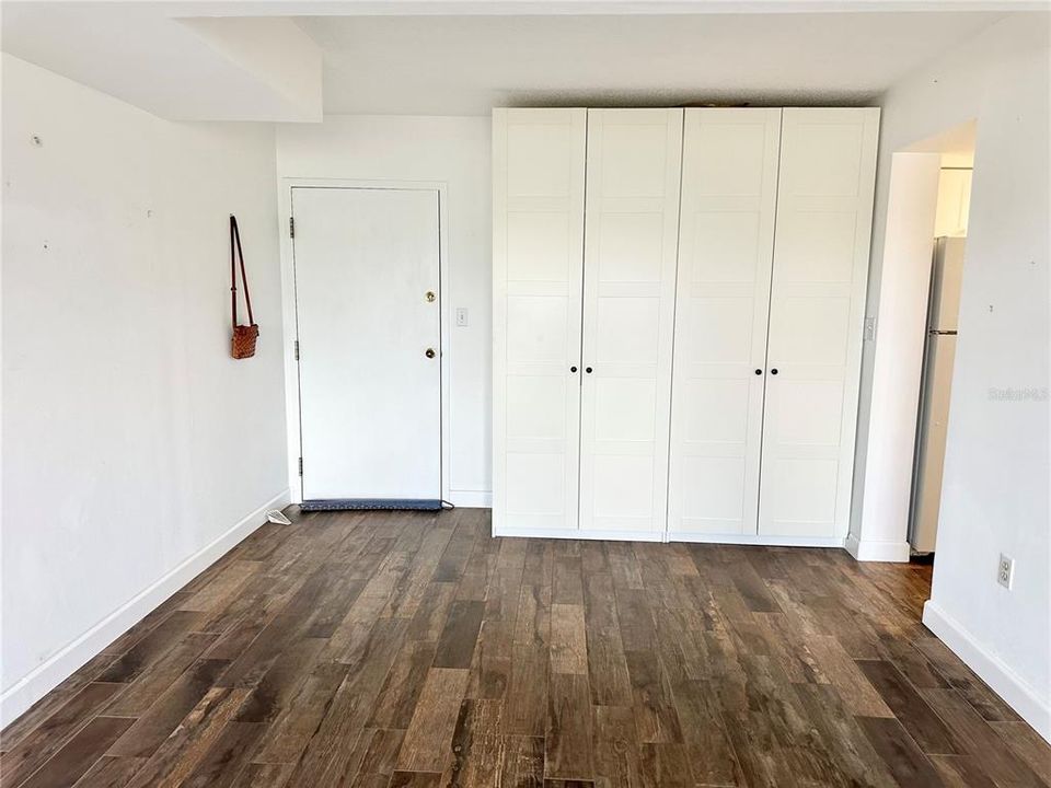 For Sale: $195,000 (2 beds, 2 baths, 900 Square Feet)