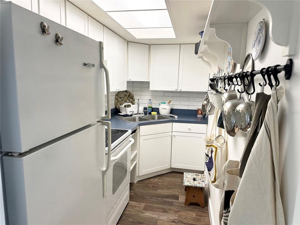 For Sale: $195,000 (2 beds, 2 baths, 900 Square Feet)