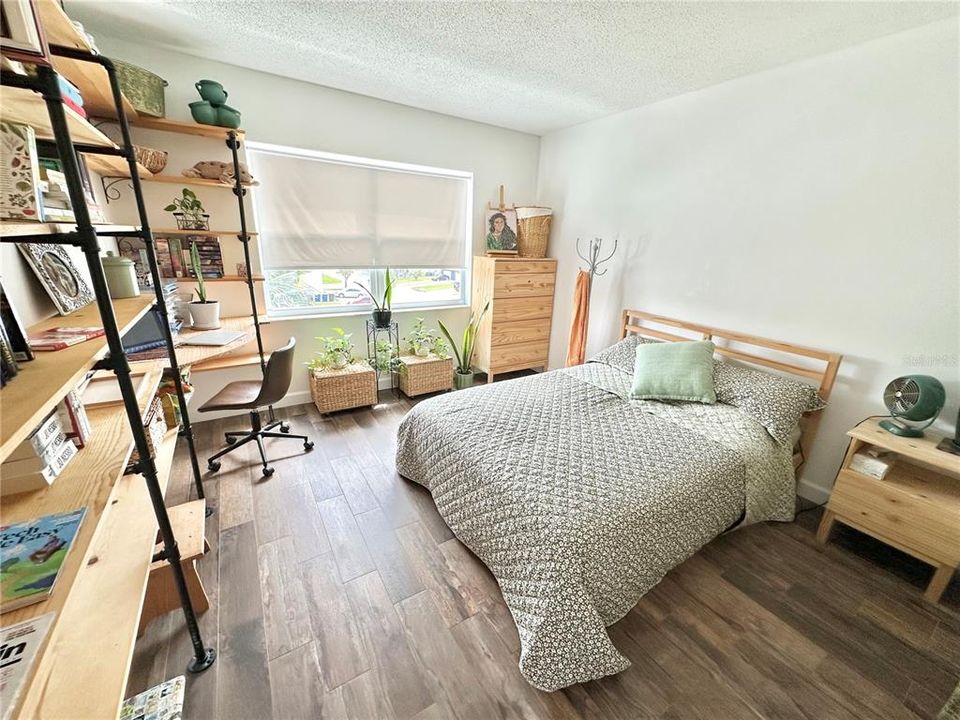 For Sale: $195,000 (2 beds, 2 baths, 900 Square Feet)