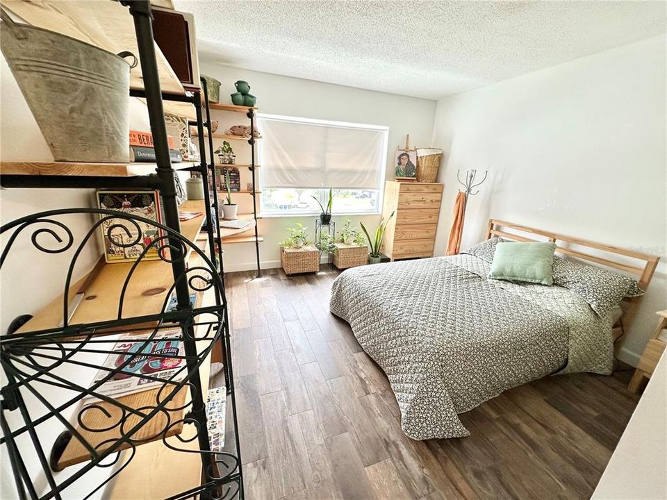 For Sale: $195,000 (2 beds, 2 baths, 900 Square Feet)