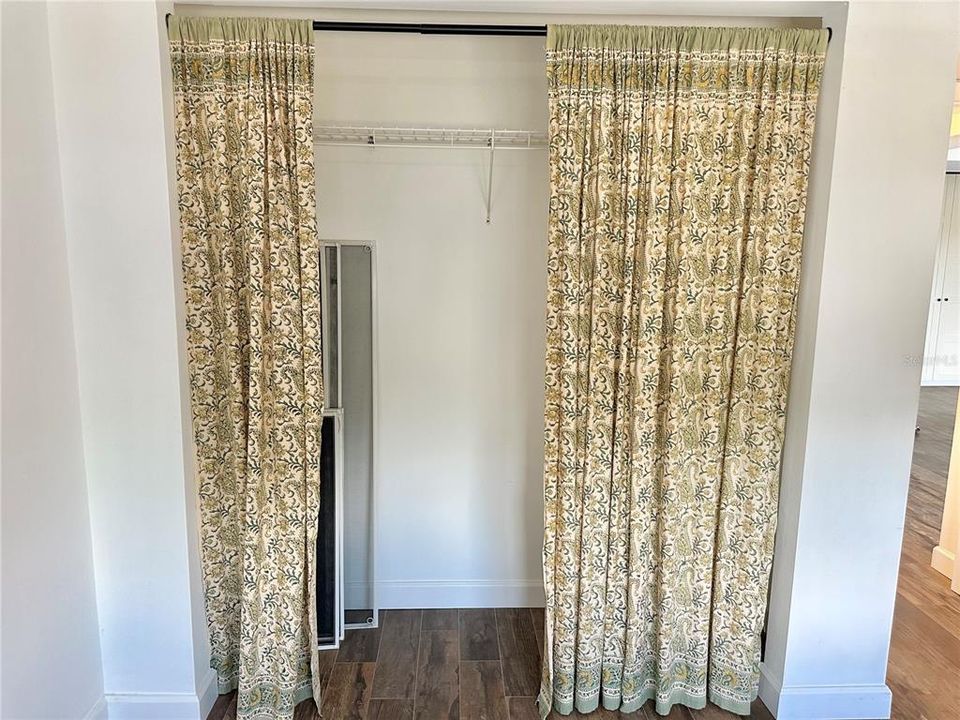 For Sale: $195,000 (2 beds, 2 baths, 900 Square Feet)