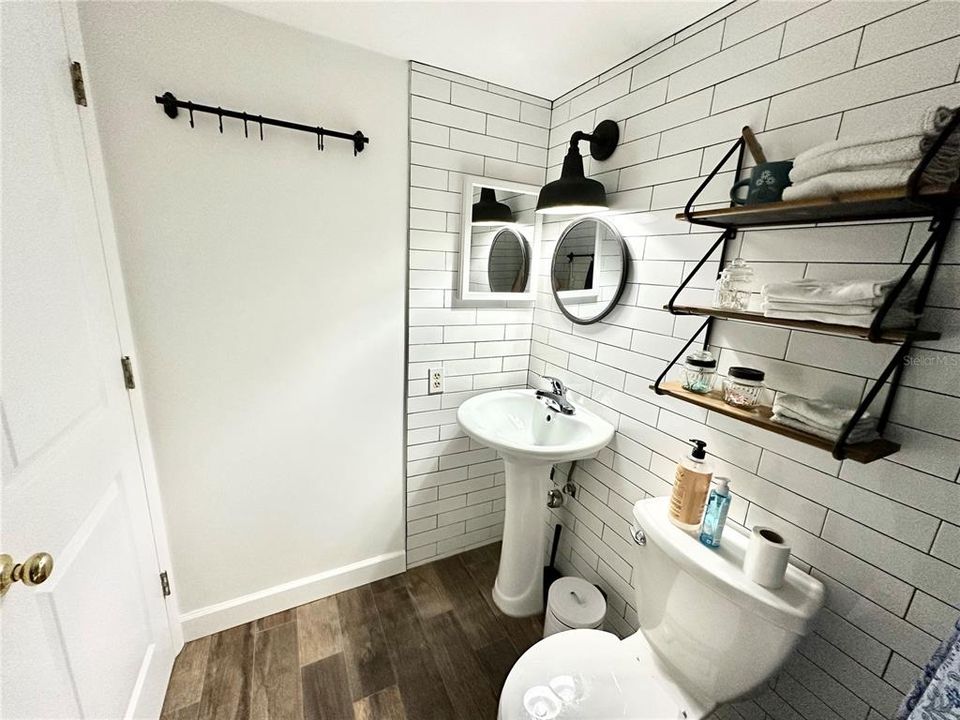 For Sale: $195,000 (2 beds, 2 baths, 900 Square Feet)