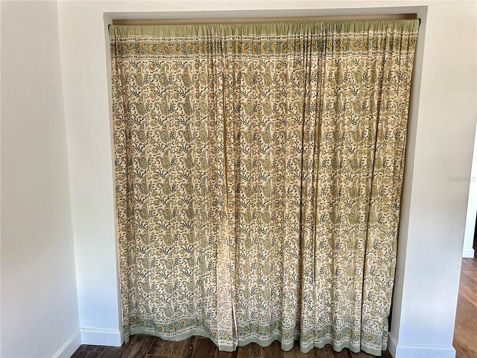 For Sale: $195,000 (2 beds, 2 baths, 900 Square Feet)