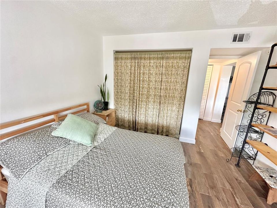 For Sale: $195,000 (2 beds, 2 baths, 900 Square Feet)