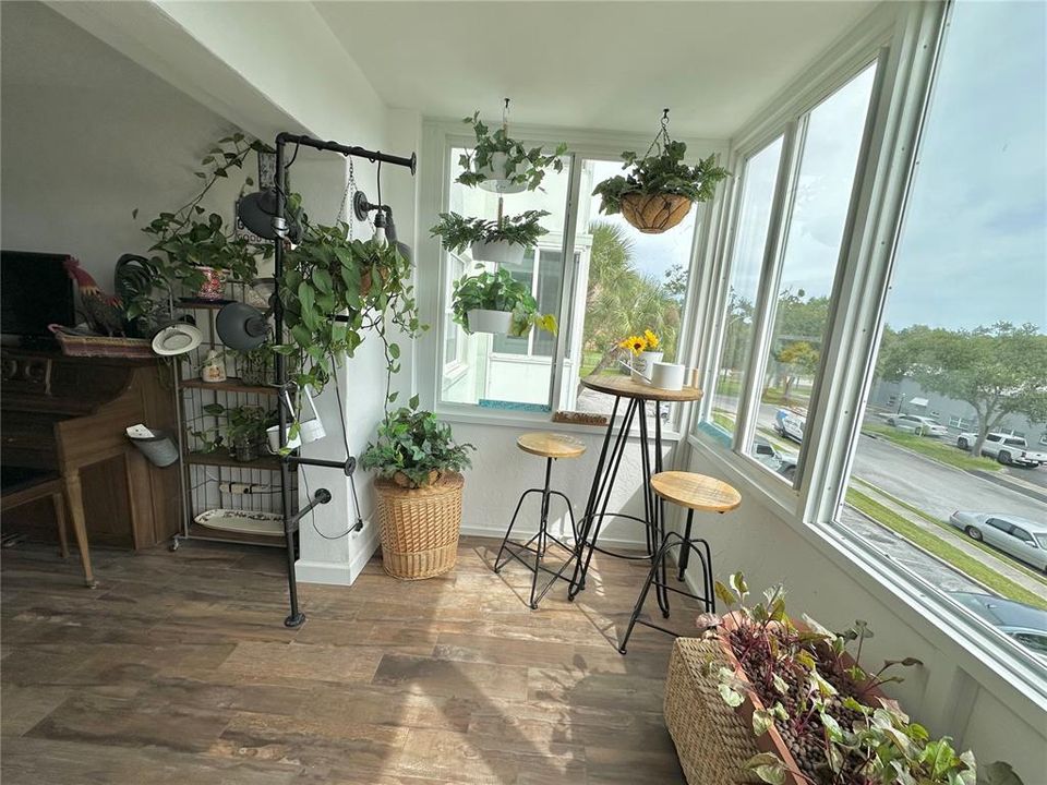 For Sale: $195,000 (2 beds, 2 baths, 900 Square Feet)