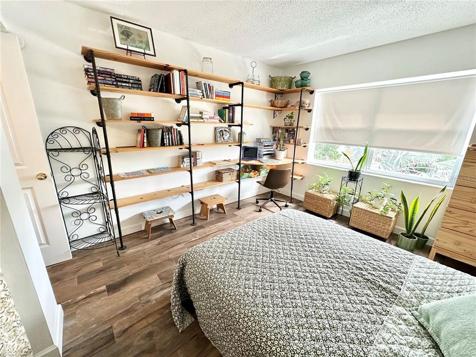 For Sale: $195,000 (2 beds, 2 baths, 900 Square Feet)