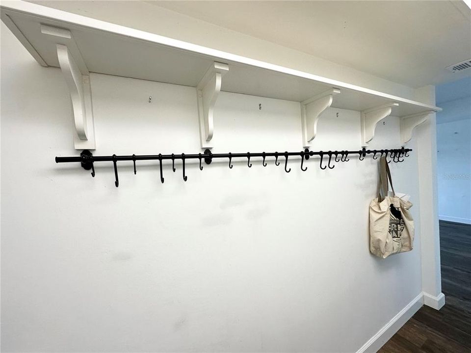 For Sale: $195,000 (2 beds, 2 baths, 900 Square Feet)