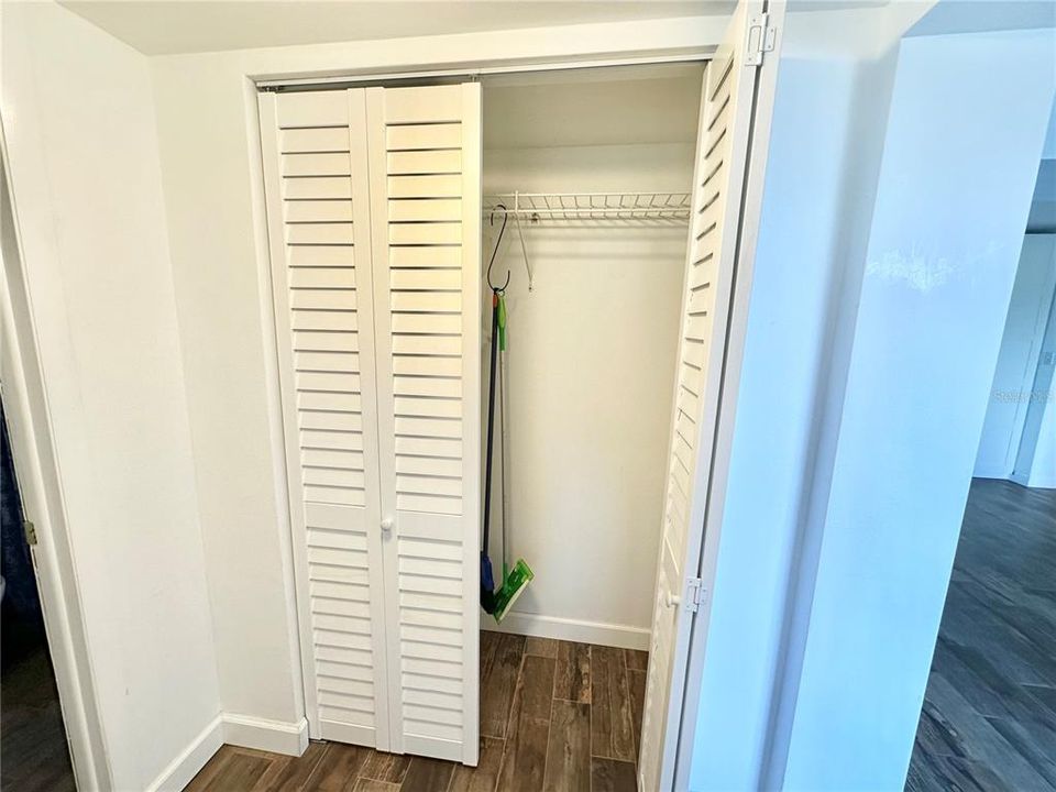 For Sale: $195,000 (2 beds, 2 baths, 900 Square Feet)