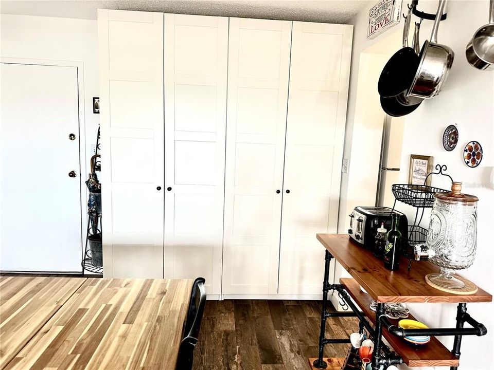 For Sale: $195,000 (2 beds, 2 baths, 900 Square Feet)