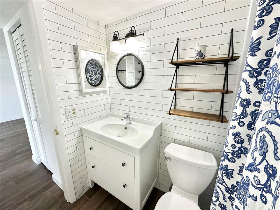 For Sale: $195,000 (2 beds, 2 baths, 900 Square Feet)