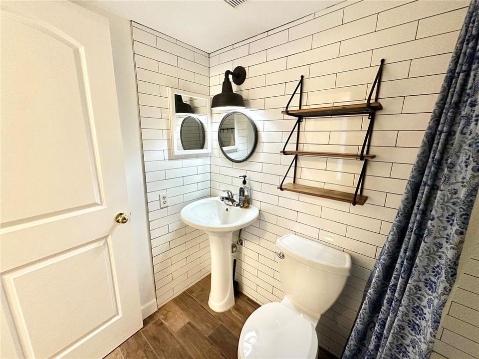 For Sale: $195,000 (2 beds, 2 baths, 900 Square Feet)