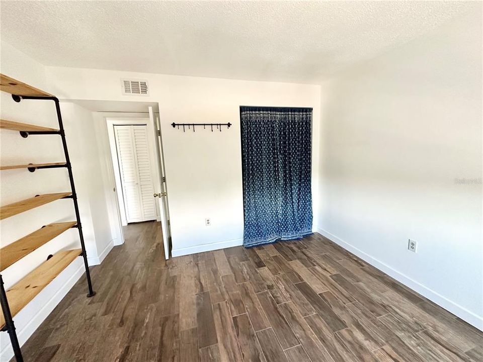 For Sale: $195,000 (2 beds, 2 baths, 900 Square Feet)