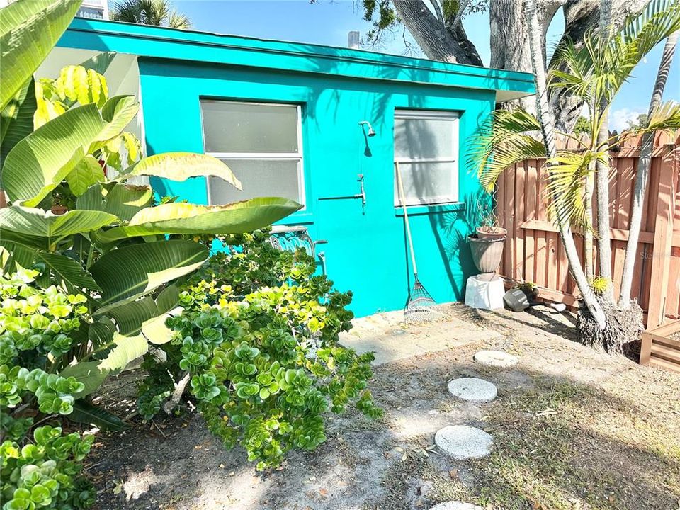 For Sale: $195,000 (2 beds, 2 baths, 900 Square Feet)