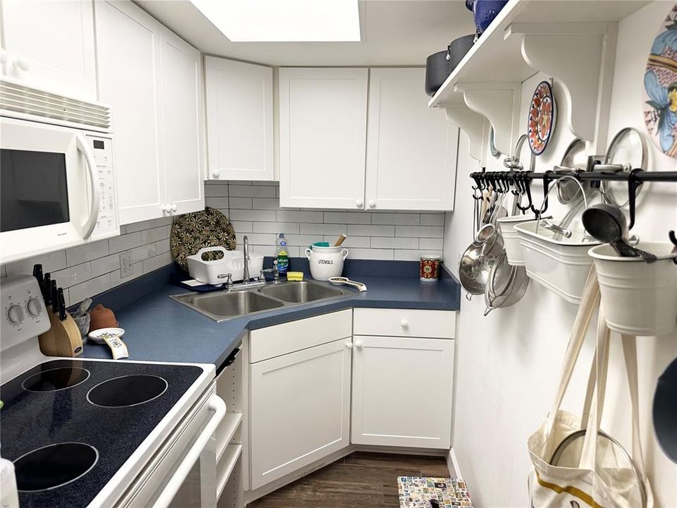 For Sale: $195,000 (2 beds, 2 baths, 900 Square Feet)