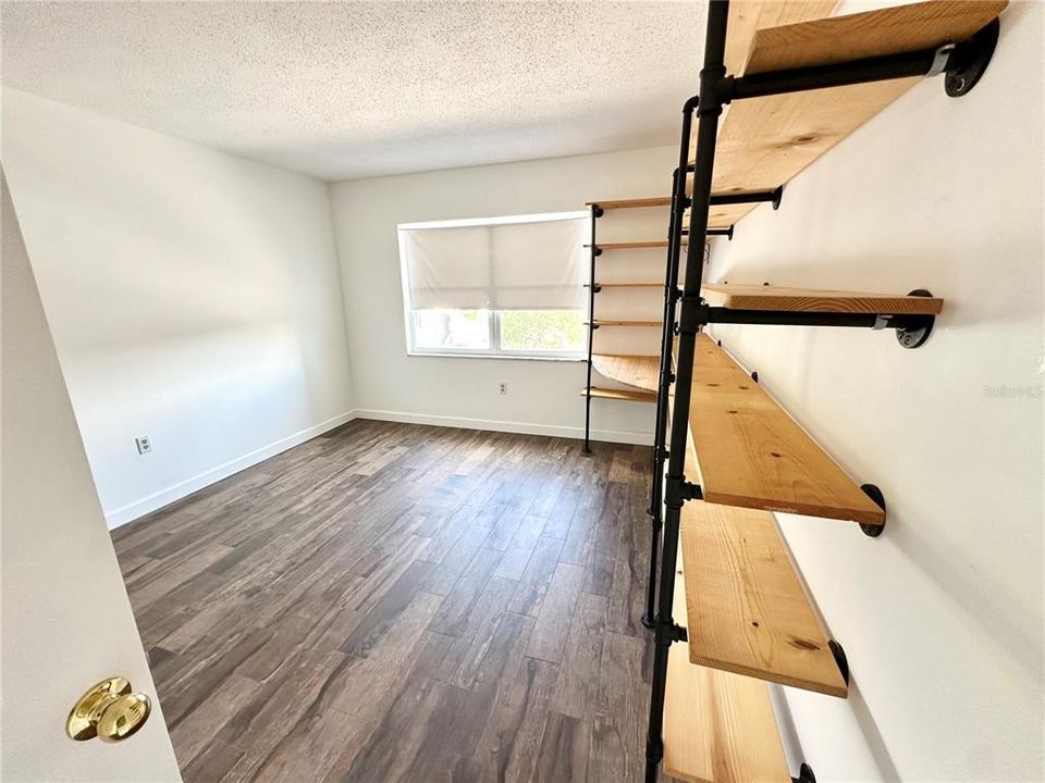 For Sale: $195,000 (2 beds, 2 baths, 900 Square Feet)