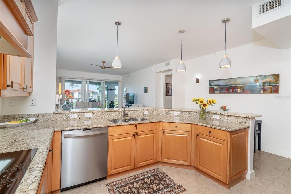 待售: $600,000 (2 贝兹, 2 浴室, 1682 平方英尺)